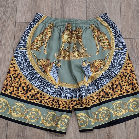 $890 Mens Versace "Wild Cat" Silk Shorts Light Green 52 US 36 - Picture 3 of 8